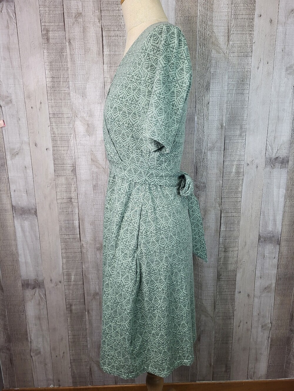 L.L Bean Green Printed Wrap-Style Women's Dress. Size Medium. Item 507253 - Picture 4 of 11